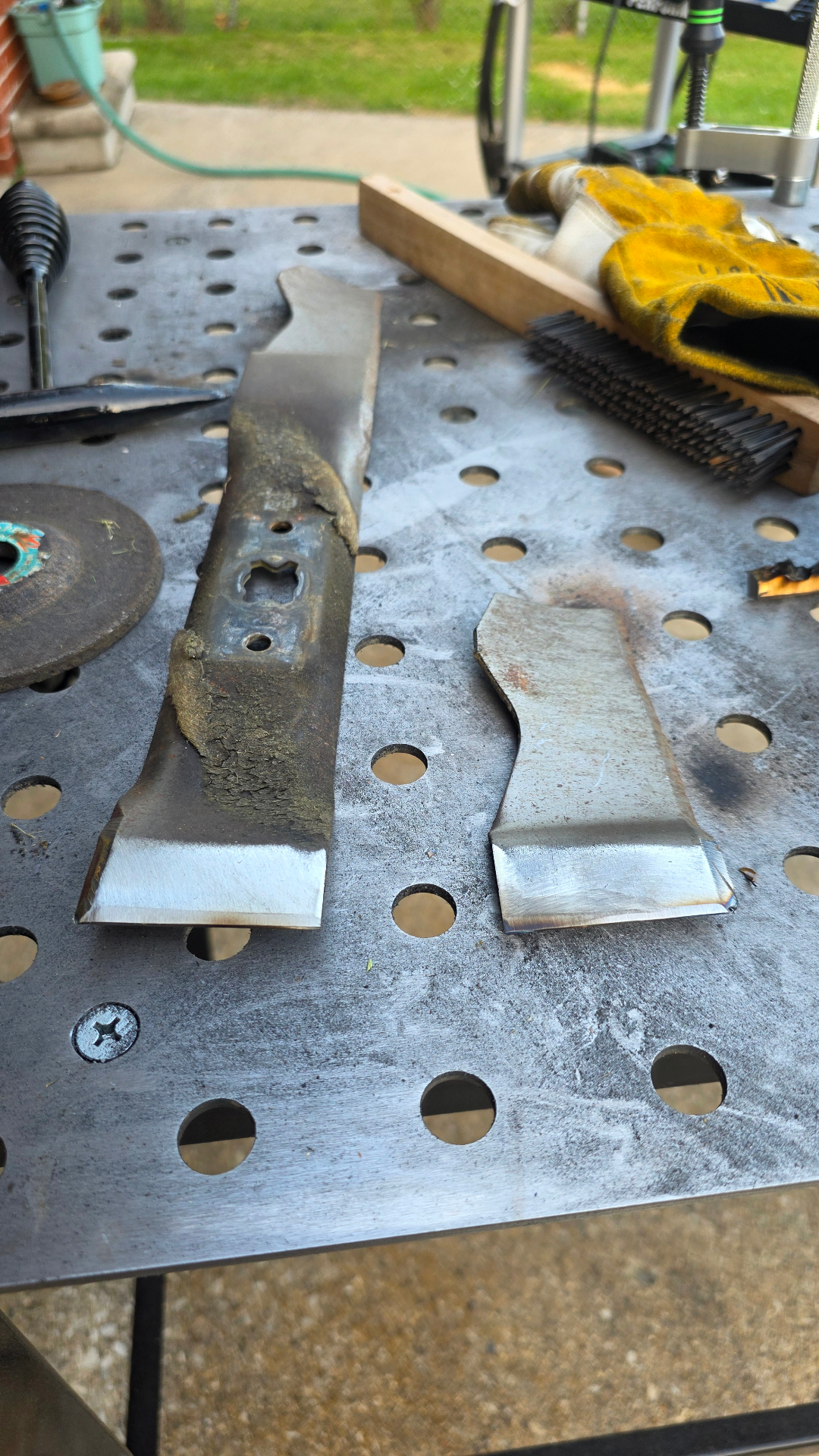 Cracked lawnmower blade before repair